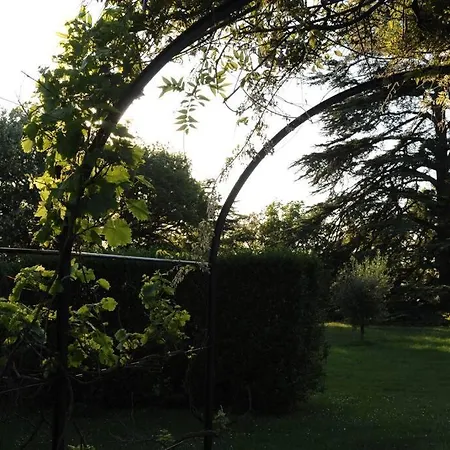 Villa Classe Quatre Etoiles Dans Les Dependances Du Chateau De Manau *