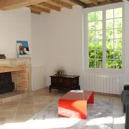 Classe Quatre Etoiles Dans Les Dependances Du Chateau De Manau Villa