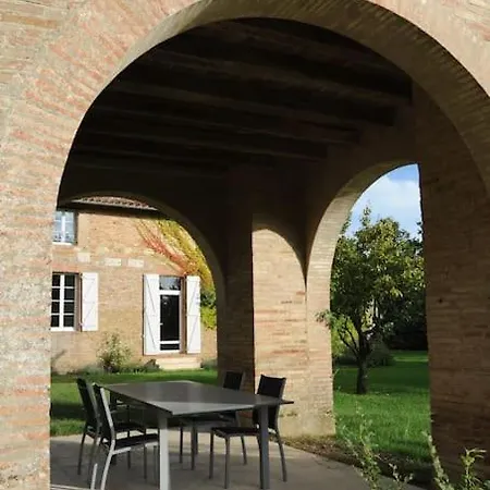 Classe Quatre Etoiles Dans Les Dependances Du Chateau De Manau * Beaumont-de-Lomagne